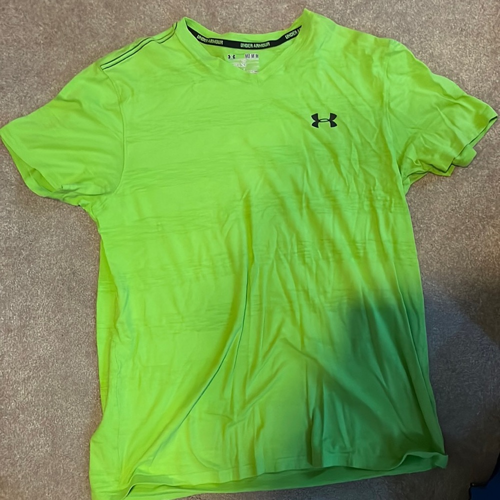 Green under armour t shirt